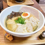 Ramen Shiroiwa - 彩り、バランスともに
                        とてもキレイです(*´д｀*)