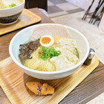 Ramen Shiroiwa - ゴールド(ワンタン麺) 1100円