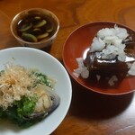あかぎ - 菜花と蛤のおひたし、鮟鱇の皮でつくった煮こごり、長野の豆のおひたし