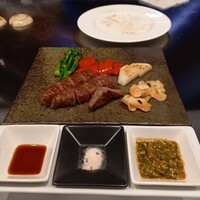 ビフテキのカワムラ 六本木店 - 神戸牛ランプステーキ(100ｇ）と焼き野菜