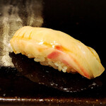 鮨 かんび - 珍しい石垣鯛の握り