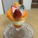 新宿高野 - せとかと苺の幸パフェ！