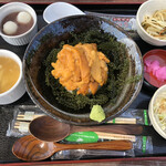 錦屋 - ウニと海ブドウ丼