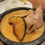 Kare Ohana - レッドカレー ご飯（麺も選べます）
      ご飯少なめでお願いしたけど普通盛りだったようなw