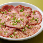 Nobiani - 焼肉の定番タン。産地にこだわらず、目利きでその日に良いお肉のみを仕入れています。