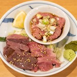 もつ焼き ひろや - 2023.3 刺身三点盛り（858円）ればトロ刺、はらみ刺、はつ刺