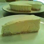 マニコ　キッチン - 小麦、卵、バター、牛乳不使用のRaw・塩麹入りチーズケーキ。濃厚なナッツの味わいと優しい甘みに癒やされます。