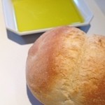 Resutoran konfetthi - オリーブオイルでパンを。
