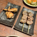 Yakitori & Tapas トリウオ - 焼き鳥盛り合わせは5種類？来ました。肉汁じゅわ