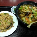 台湾料理　嘉宴楼 - 五目ラーメンと炒飯のセット