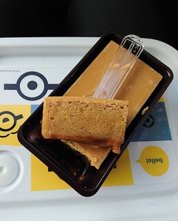 Shinshu no Omiso Yasan Karuizawa Eki Ten - 將「栗子巧克力蛋糕」切成兩半