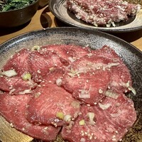 ホルモン焼肉 富や 栄店 - 