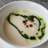 イタリアンダイニング ケシキ - スープ: 蕪のクリームスープ パンチェッタとクレソン、クリーミーなスープにパンチェッタの塩気がいいアクセントになってる