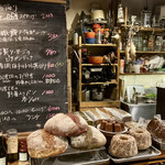 BARU 竹末 - テイクアウトメニューとパン。