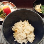 季節料理　なかしま - たけのこご飯、漬物（ゆず大根、パプリカ、胡瓜、葉山椒）、味噌汁