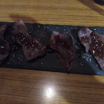 山鯨屋 - 島猪あぶり380円＋税(写真は2人前)(2023.3.13)