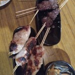 山鯨屋 - つくね、あとなんだったか忘れた串焼(2023.3.13)