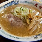 ラーメンの大公 - みそラーメン  @900円也。