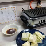 焼肉 一力 - タレ濃い味　キャベツ付き