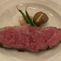 AKARENGA STEAK HOUSE - そのまま食べても美味しいですが、薬味も欲しい。