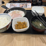 Yoshinoya - Wハムエッグ牛小鉢定食  目玉焼きの焼き不足