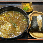 Ebirasoba - 和風カレーそばセット(ジャンボのり巻おにぎり･漬物)