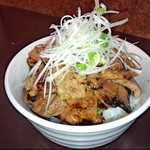 炭焼豚丼 どどんぱ - 炭火で丁寧に焼き上げた豚肩ロースに店長の秘伝のタレが絡まり最高の逸品。ボリューム満点。