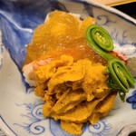 道人 - ⑦紫雲丹(兵庫県淡路島由良産)、毛蟹(北海道産)、出汁ジュレ掛け、こごみ添え
      紫雲丹を舌の上に5秒保って上品な旨みを堪能
      毛蟹の主張のある旨みに出汁ジュレを合わせる
      更には紫雲丹と毛蟹を一緒にして悶絶