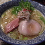 麺や而今 - 塩鶏湯～しおちーたん～そば(670円)