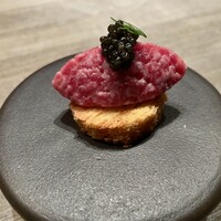 USHIGORO S. GINZA - キャビアと和牛の燻製タルタル