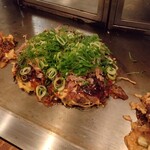 Toda Wataru No Okonomiyaki Sante Kan - 大阪スジモダン。これ大好きで〜す。