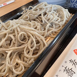 乙蕎麦 - 粗挽きせいろ　　舌触り良く喉越しも抜群の粗挽きです