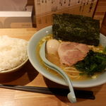 横浜家系らーめん三元 - 家系ラーメン　温玉トッピング