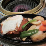 しらさぎの宿 丸福 - 焼肉食ってるのに、ハンバーグステーキを注文するS氏