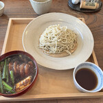 來輪 - くるりセット(写真の他にそばがきと薬味が付いています)