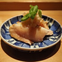 とり茶太郎 - 胸肉のたたき（奥：ほろほろ鳥、手前：比内地鶏）