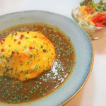 チーズ入りドレス・ドのオムカレー(ランチタイム限定メニュー)