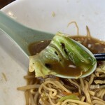 中華食堂 かどや - キャベツが焦げてるのは炒めた証