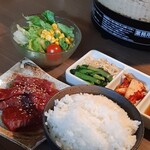 焼肉ホルモン 極 - 