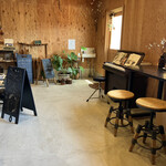 CEDAR WORKS - 木のあたたかさ満載のインテリア。