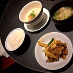 ビューアンドダイニングザスカイ - 白いご飯、冷製しらす明太うどん、乳酸菌入り味噌汁、回鍋肉です。