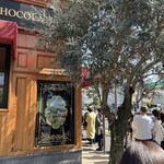 オーボンヴュータン - 行列と黒オリーブの木