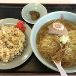 カネチャンラーメン - ミニチャーハンとラーメンセット（税込830円）