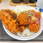 かつや 横浜市沢町店 - 鶏団子とチキンカツの合盛丼（\759）