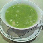 中国飯店 富麗華 - スープ☆緑だけど美味しい♪