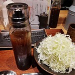 とんかつ けい太 - 山盛りキャベツとトリュフドレッシング