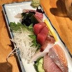 魚屋スタンドふじ子 - 刺身三種盛り