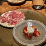 ALTER EGO - 切り立ての生ハム、苺、モッツァレラチーズ