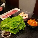 Saga Gyu Yakiniku Uwa Batei - 丸腸・キムチ・チシャ