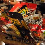 ホッピー仙人 - ザルに入ったツマミは200円